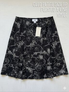 Cleo Petite Black & White Floral Pleated Skirt - Size 8P - NWOT